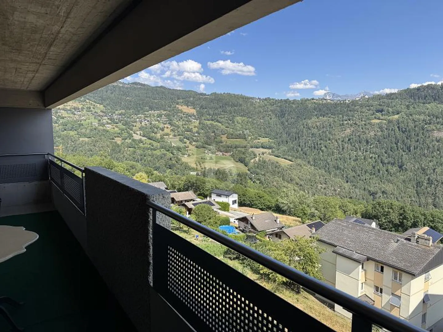 Appartement spacieux avec potentiel - Photo 1 sur 6