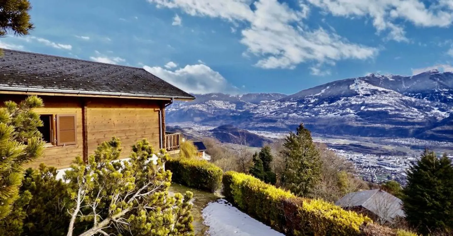 Chalet avec vue panoramique à 180° - Photo 1 sur 11