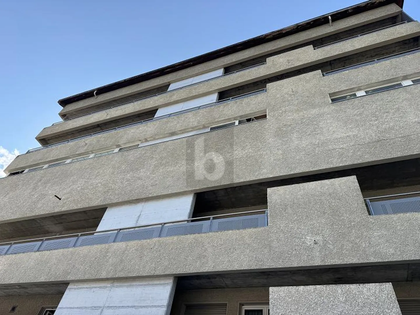 Appartement spacieux avec potentiel - Photo 3 sur 6