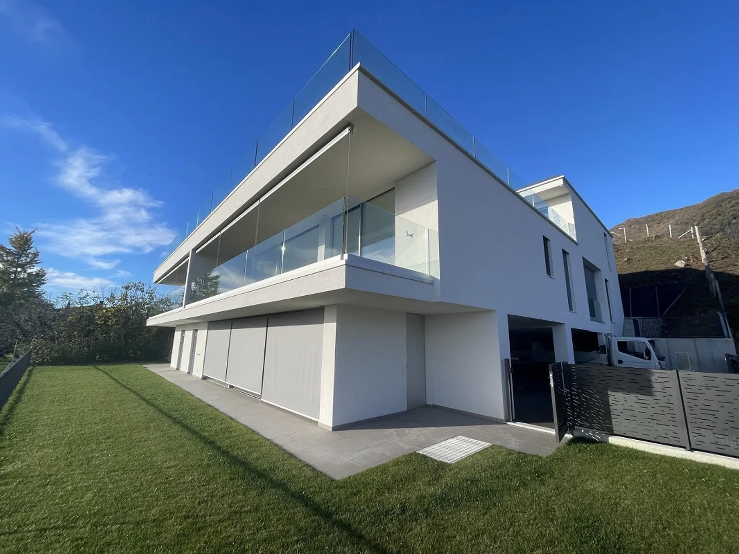 NEW AND EXTRAORDINARY 3.5 APARTMENT WITH BREATHTAKING VIEW - Photo 2 of 13