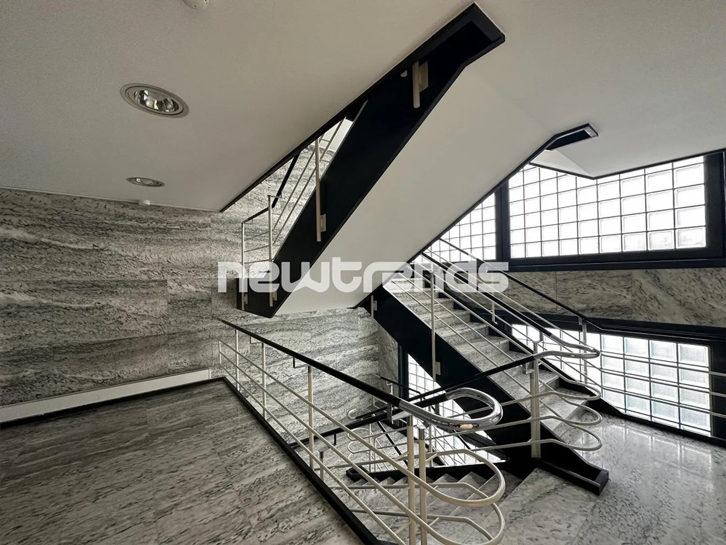 Ufficio in affitto in un edificio prestigioso e centrale - Foto 16 di 17