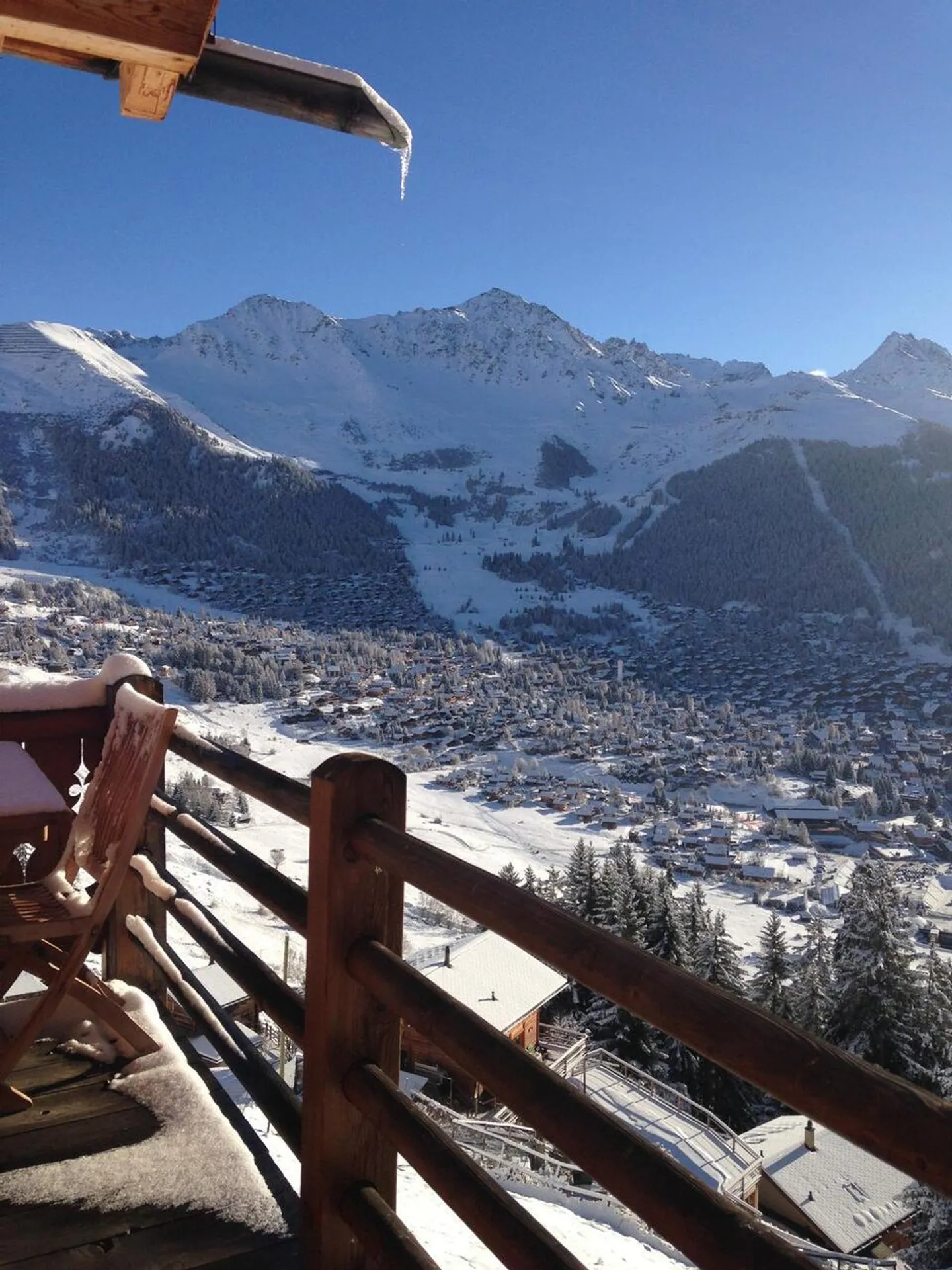 Chalet with Stunning Views - Photo 3 of 13