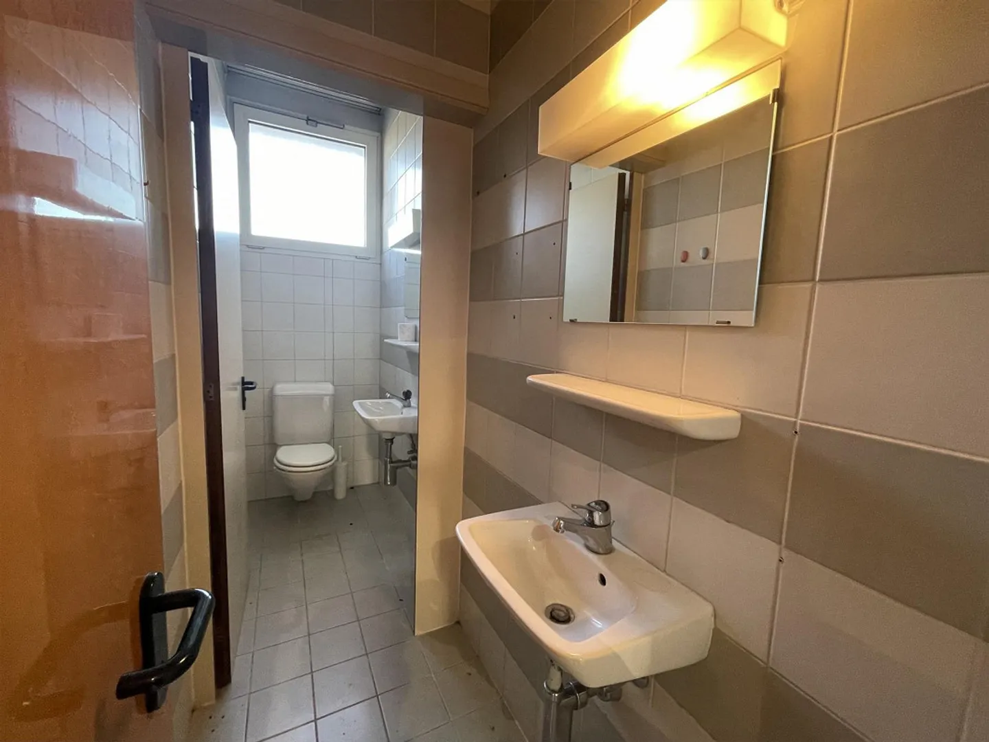 OFFICE ON TWO LEVELS WITH 6 PARKING SPACES AT A SUPER PRICE - Photo 13 of 13