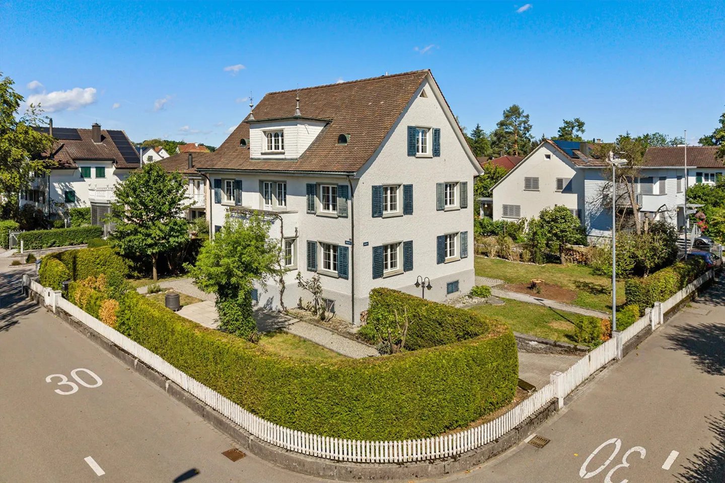 Casa caratteristica di 8,5 stanze con grande giardino in posizione centrale - Foto 1 di 30