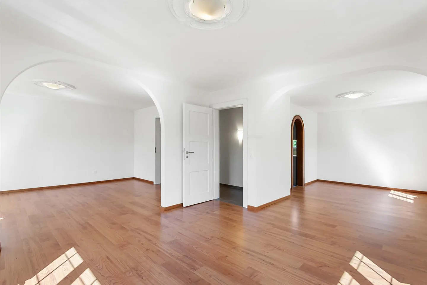 Casa caratteristica di 8,5 stanze con grande giardino in posizione centrale - Foto 7 di 30