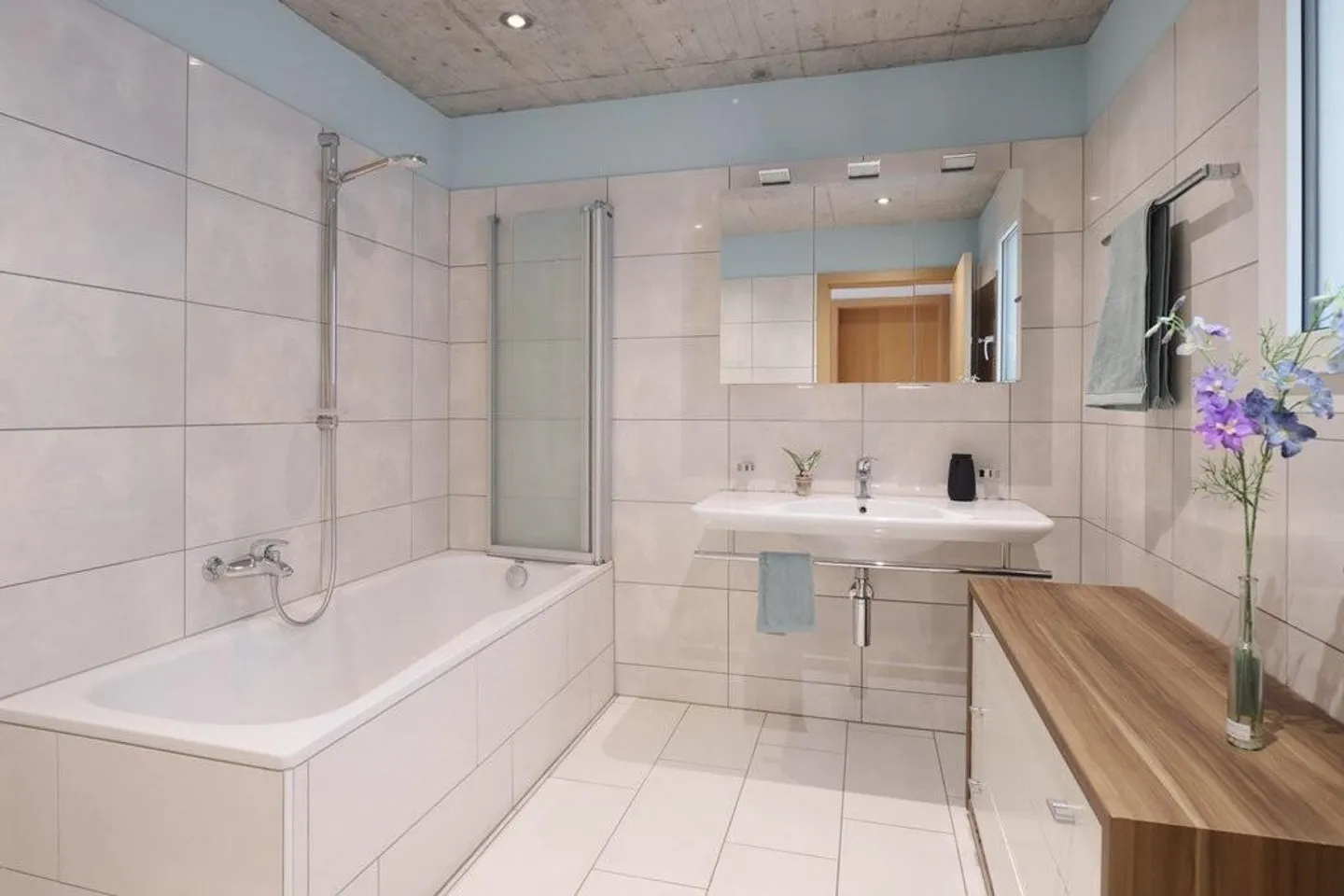 Spacious Single-Family Home with Apartment - Photo 5 of 12