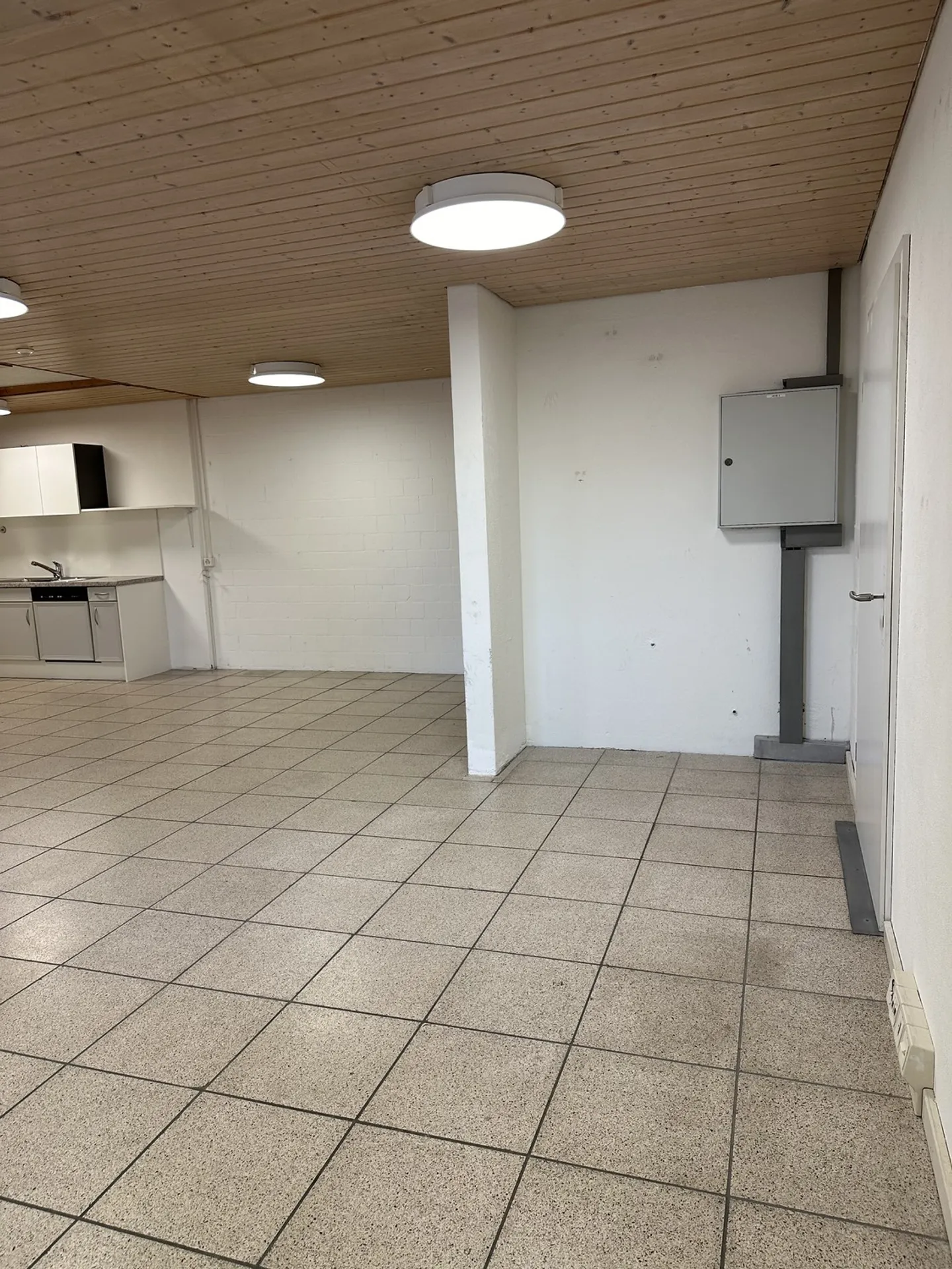 Spazio commerciale con opzioni di magazzino/ufficio - Foto 6 di 6