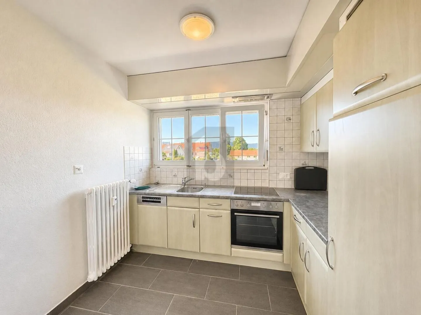 Helle Wohnung mit grossem Balkon - Foto 3 von 6