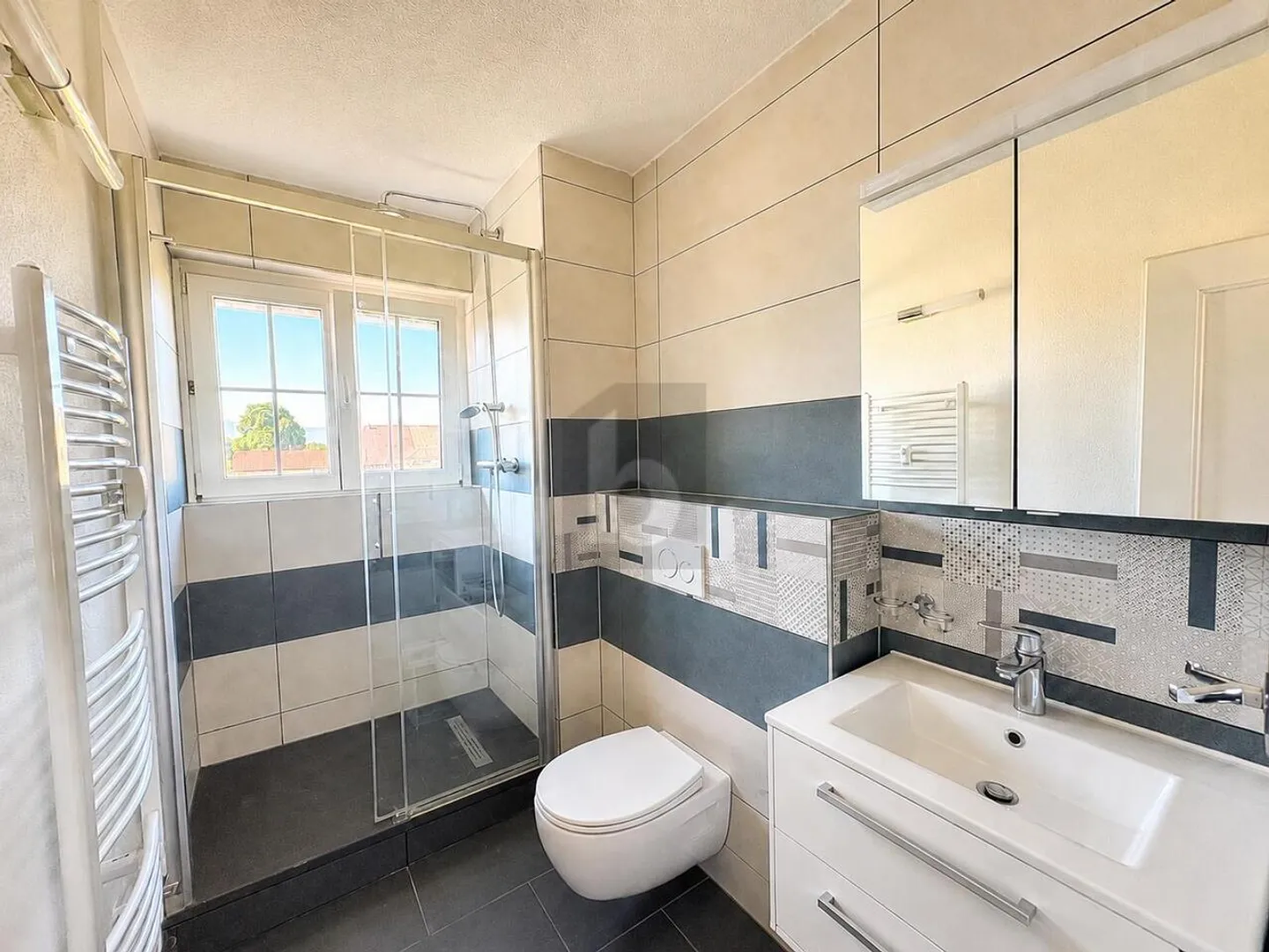 Helle Wohnung mit grossem Balkon - Foto 4 von 6