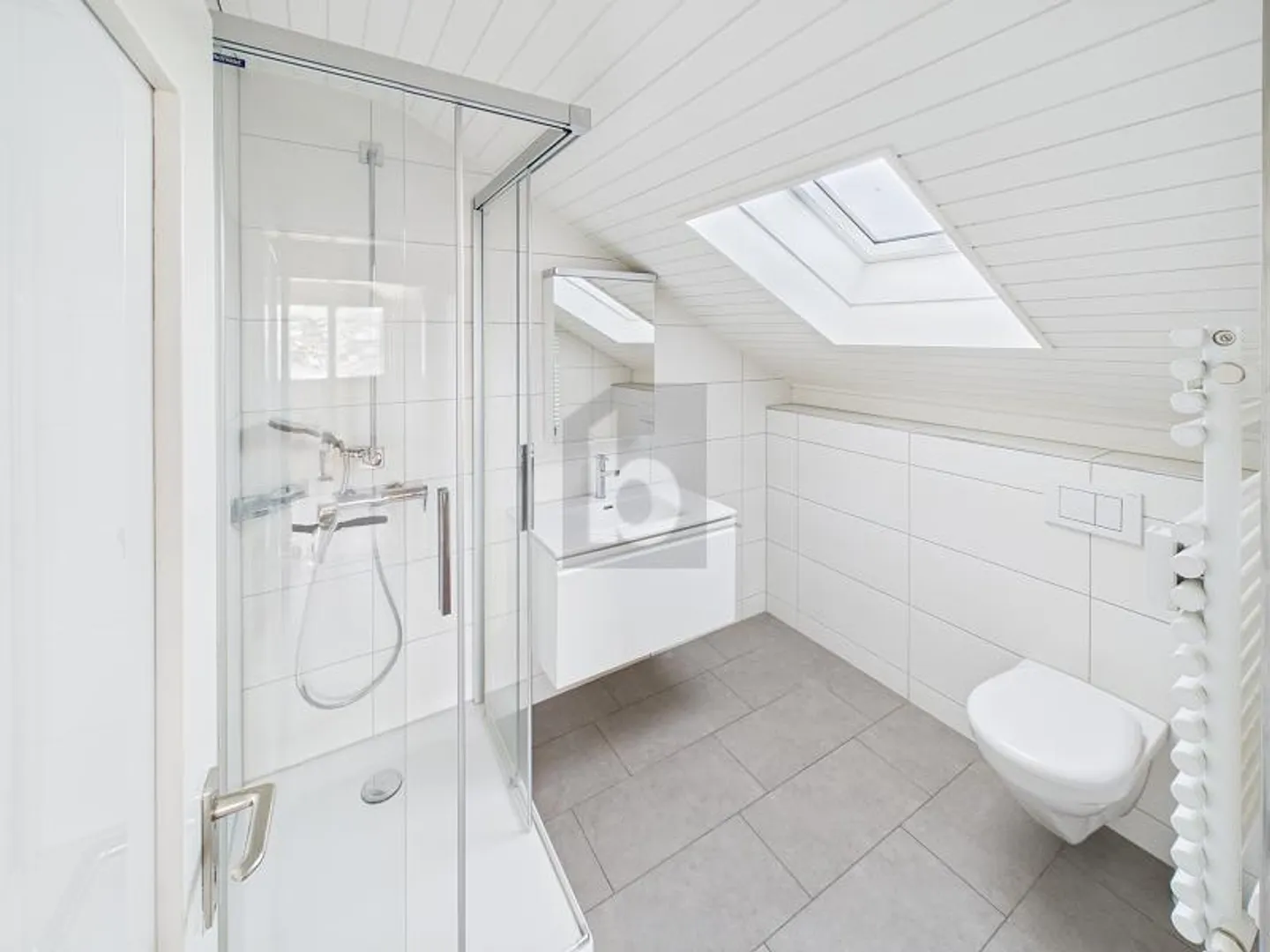 CHARMANTE, ZENTRAL GELEGENE WOHNUNG MIT AUSSICHT - Foto 5 von 6