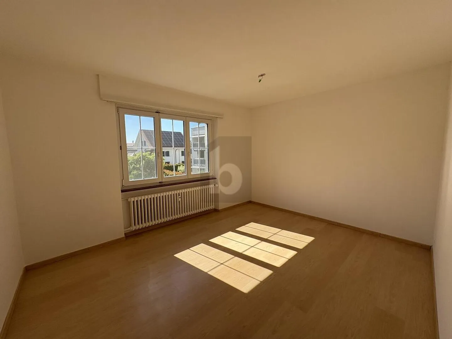 Helle Wohnung mit grossem Balkon - Foto 5 von 6