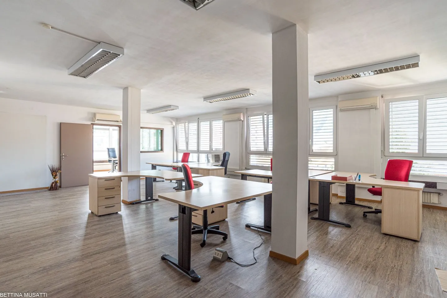 CHIASSO – SPACIOUS OFFICE - Photo 1 of 10