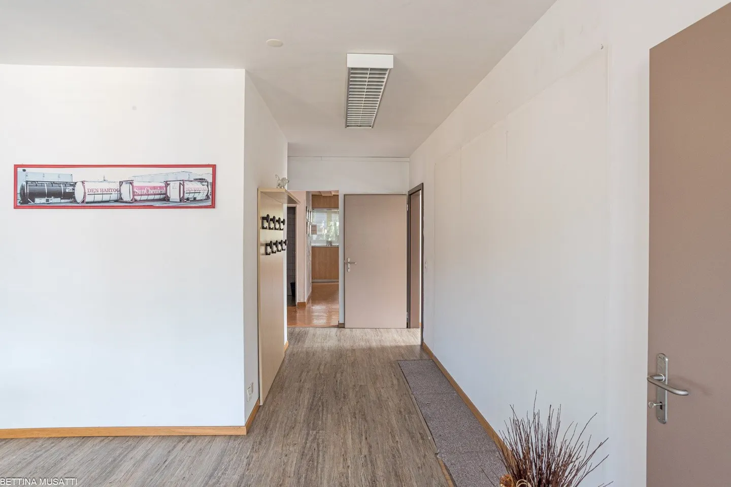 CHIASSO – SPACIOUS OFFICE - Photo 6 of 10