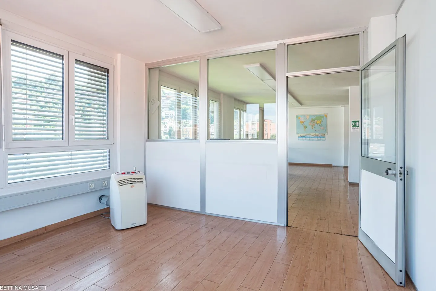 CHIASSO – SPACIOUS OFFICE - Photo 7 of 10