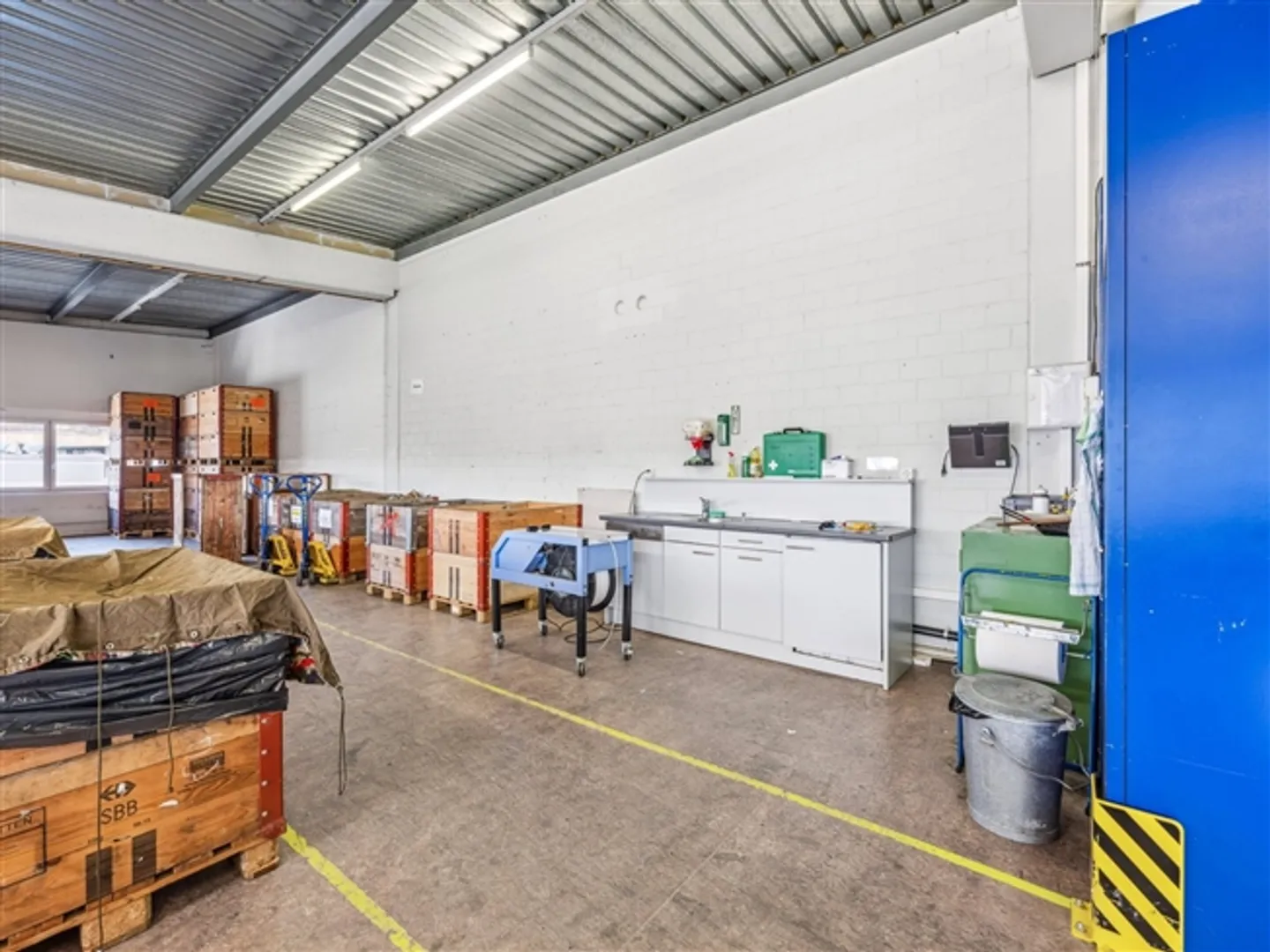 Spacious warehouse for rent in Knutwil - Photo 4 of 10