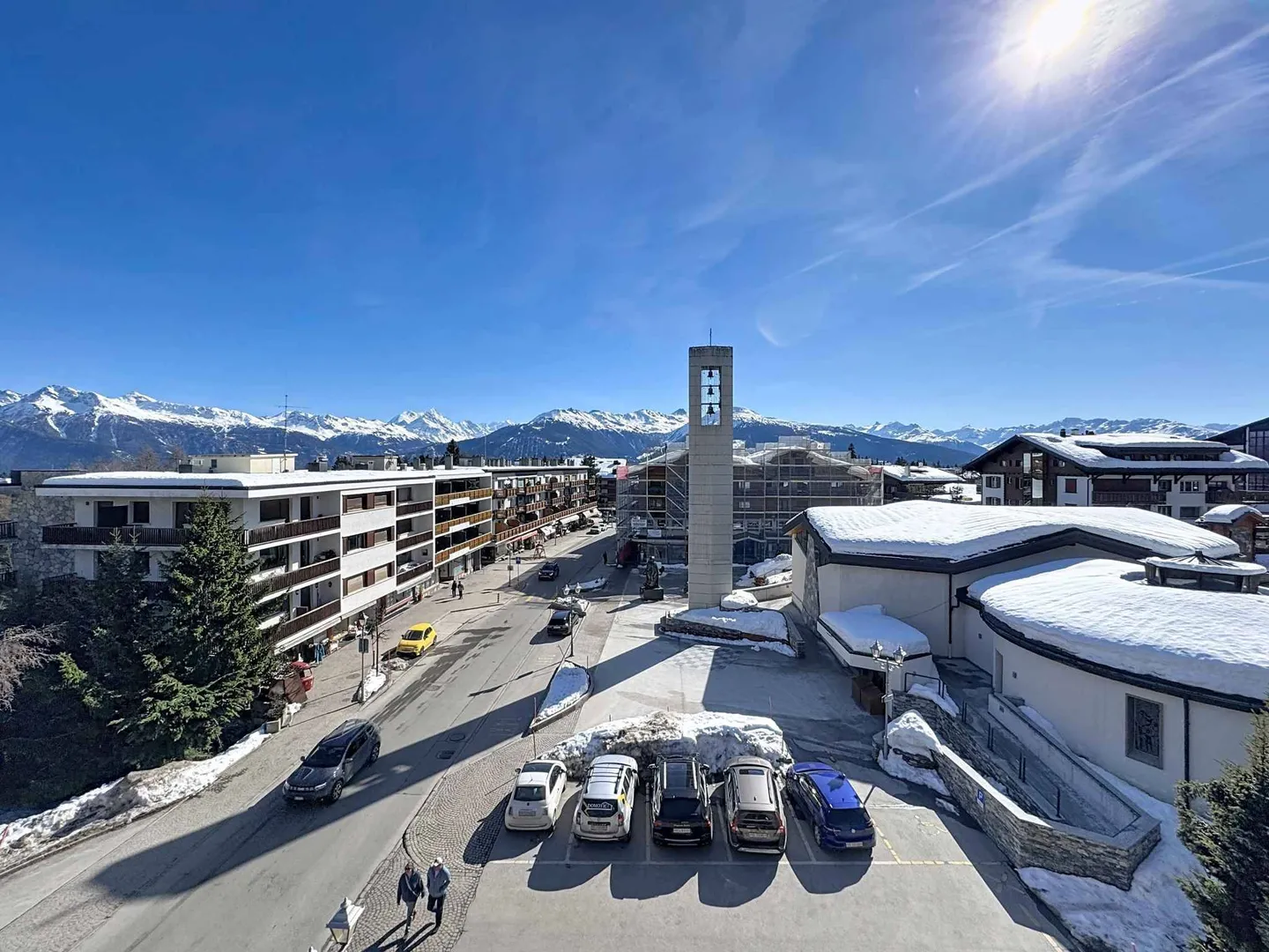 Exceptional situation in the heart of Crans with panoramic view - Photo 1 of 12