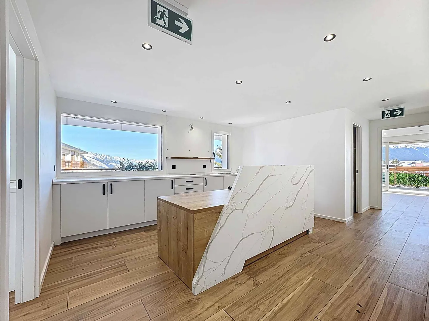 Exceptional situation in the heart of Crans with panoramic view - Photo 7 of 12