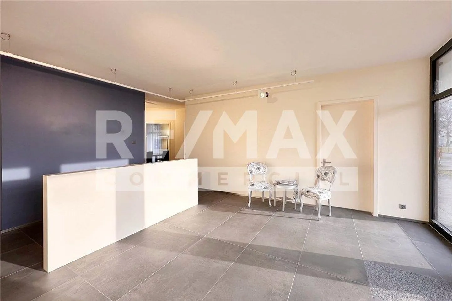 Un lieu avec impact : espace commercial avec style et potentiel - Photo 1 sur 13