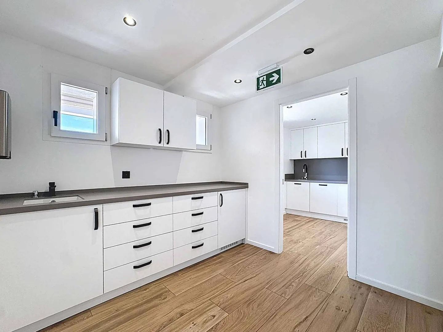 Exceptional situation in the heart of Crans with panoramic view - Photo 8 of 12