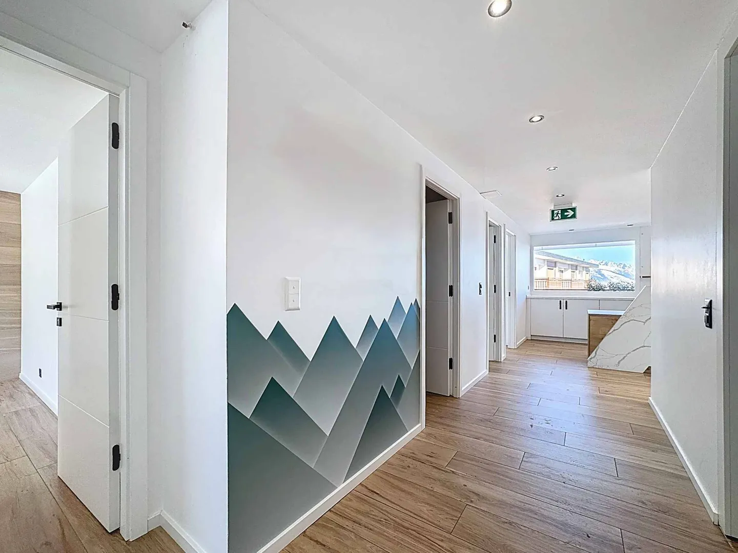 Exceptional situation in the heart of Crans with panoramic view - Photo 11 of 12