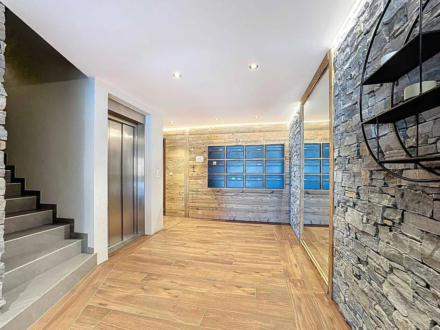 Exceptional situation in the heart of Crans with panoramic view - Photo 12 of 12