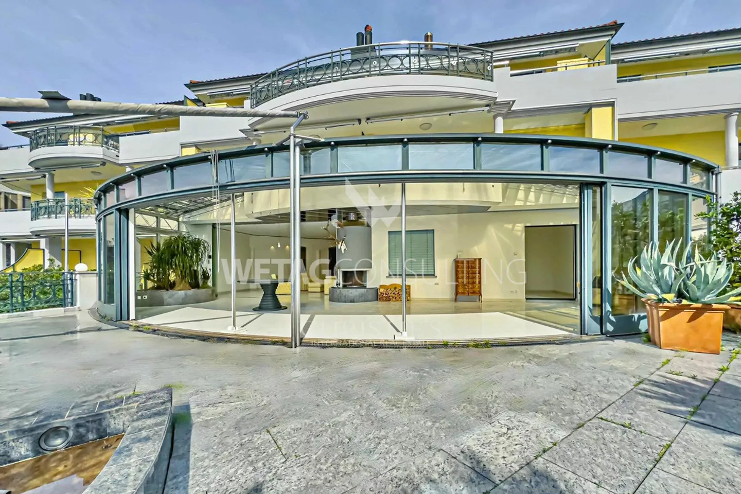 Muralto: Modern, bright apartment with large terrace & winter garden for sale - Photo 1 of 13