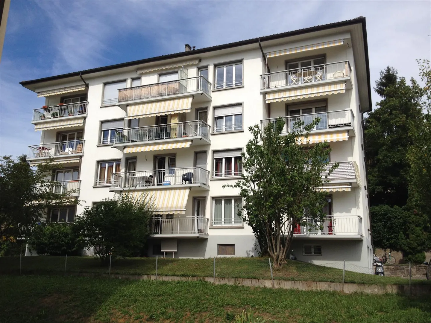 Appartamento ristrutturato con una bella vista sul lago e sulle Alpi. - Foto 1 di 8