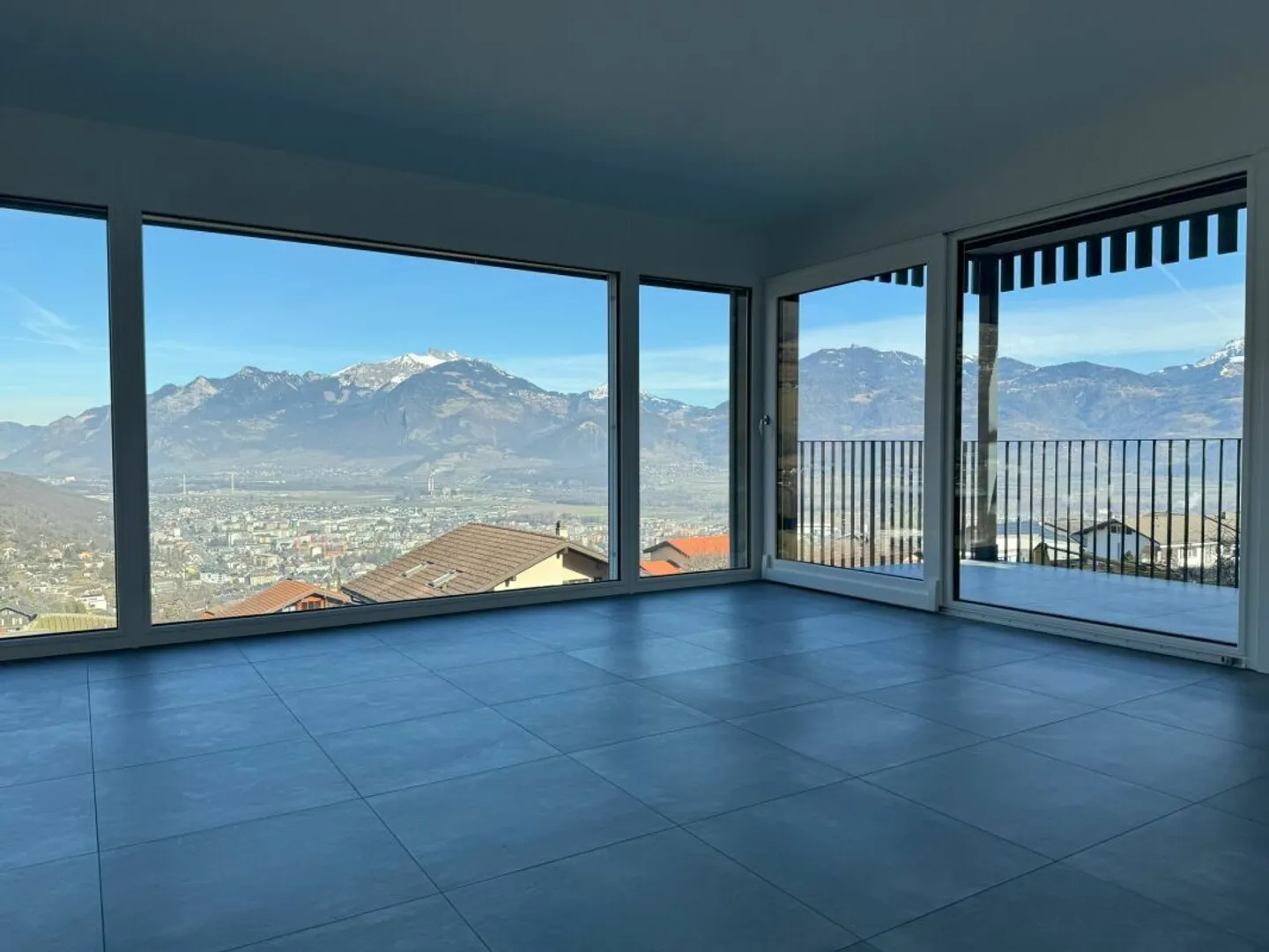 Villa indipendente con bella vista sulla pianura. - Foto 12 di 18