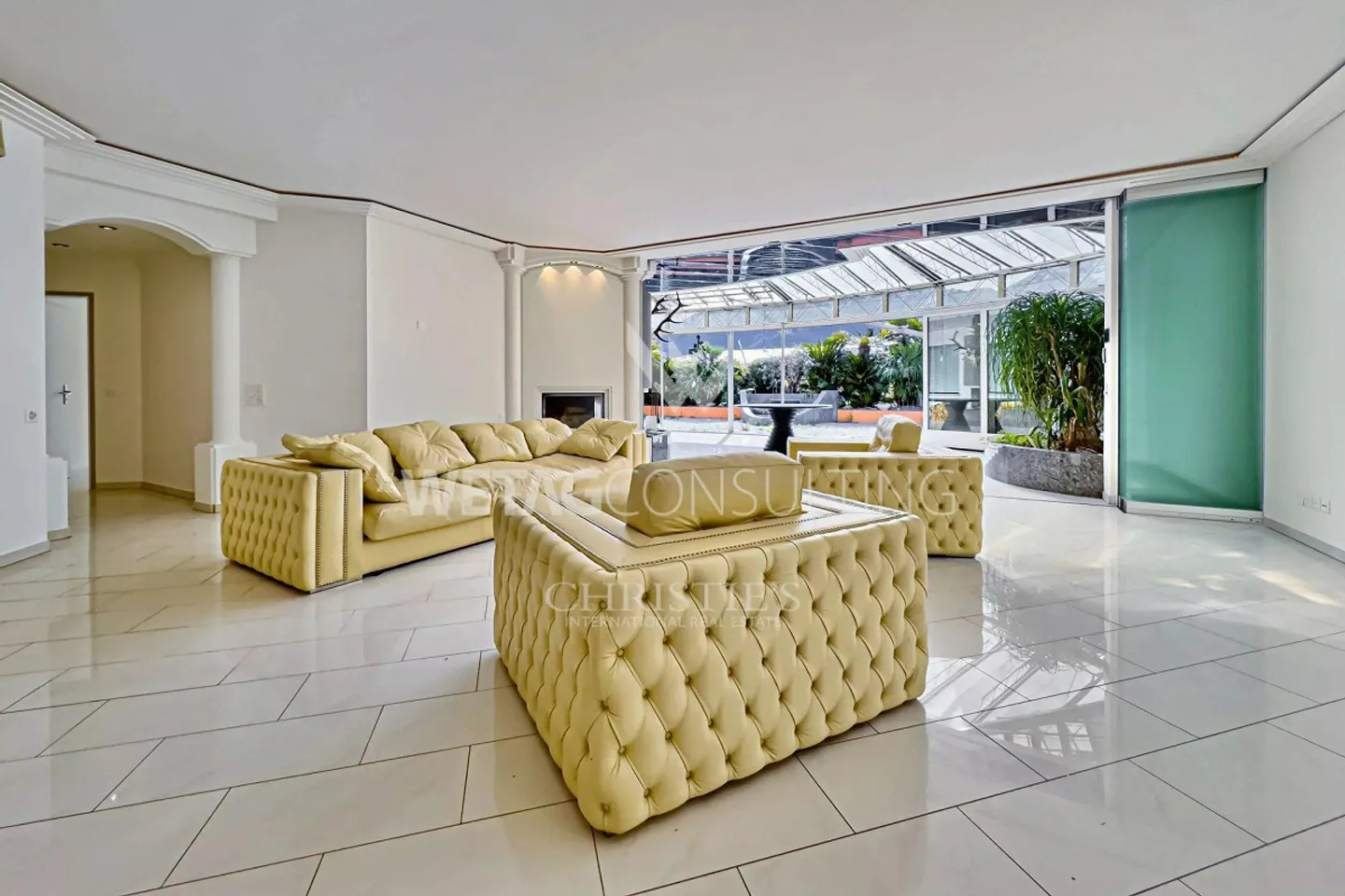 Muralto: Modern, bright apartment with large terrace & winter garden for sale - Photo 3 of 13