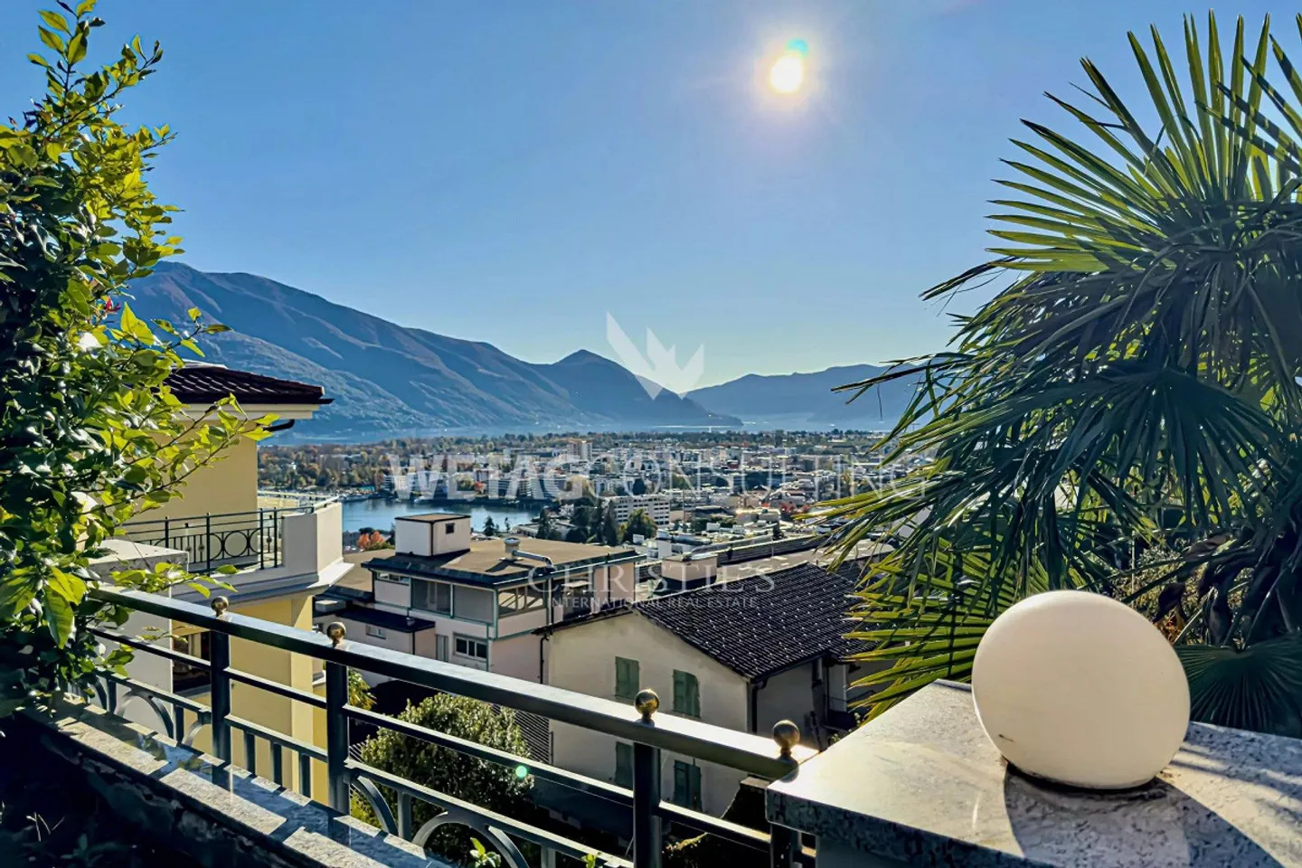 Muralto: Modern, bright apartment with large terrace & winter garden for sale - Photo 2 of 13