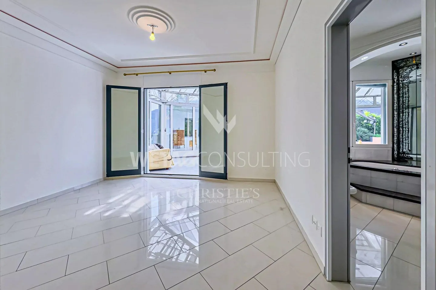 Muralto: Modern, bright apartment with large terrace & winter garden for sale - Photo 8 of 13
