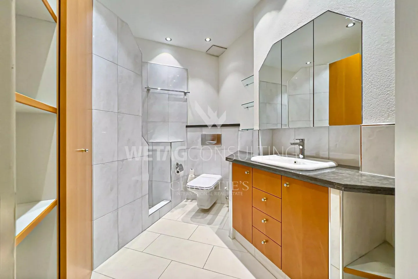 Muralto: Modern, bright apartment with large terrace & winter garden for sale - Photo 9 of 13
