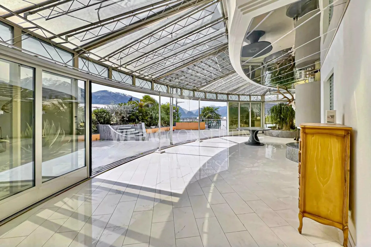 Muralto: Modern, bright apartment with large terrace & winter garden for sale - Photo 11 of 13