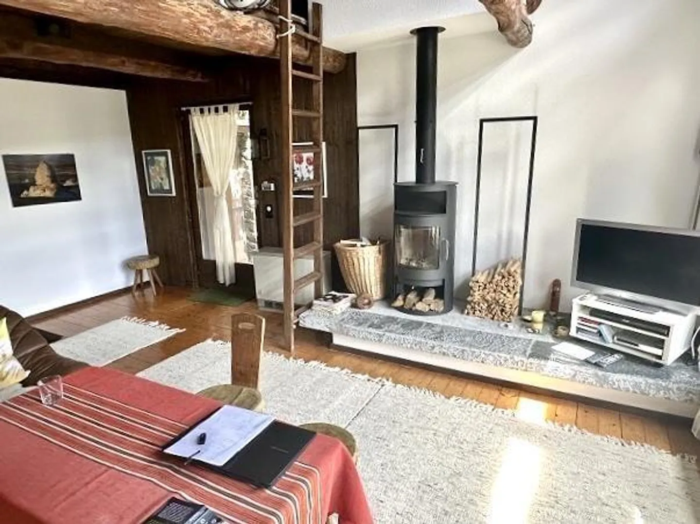 Rustico di 4 stanze con giardino in una posizione molto tranquilla e soleggiata... - Foto 2 di 34