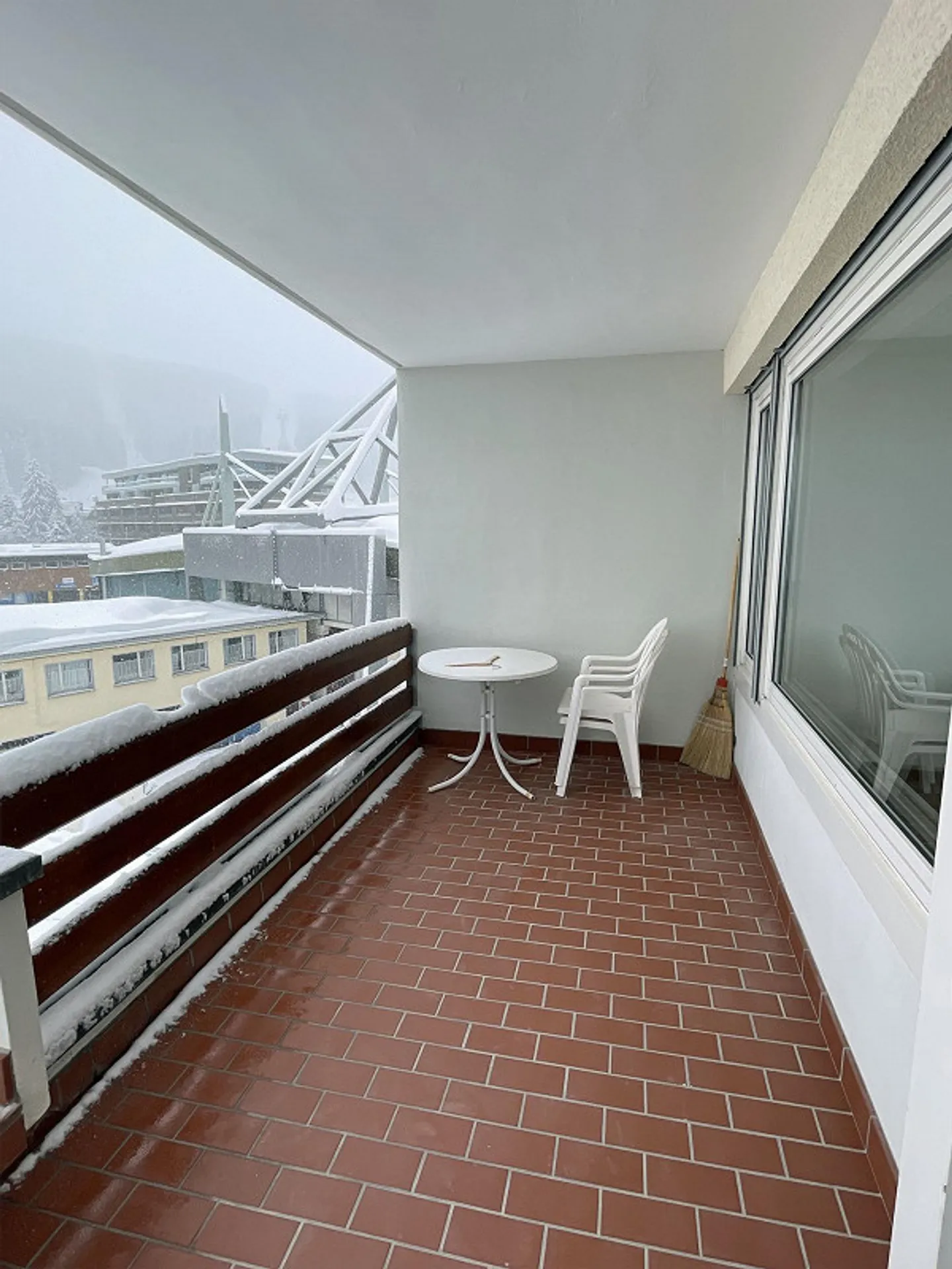 Appartement rénové dans un emplacement central - Photo 5 sur 6