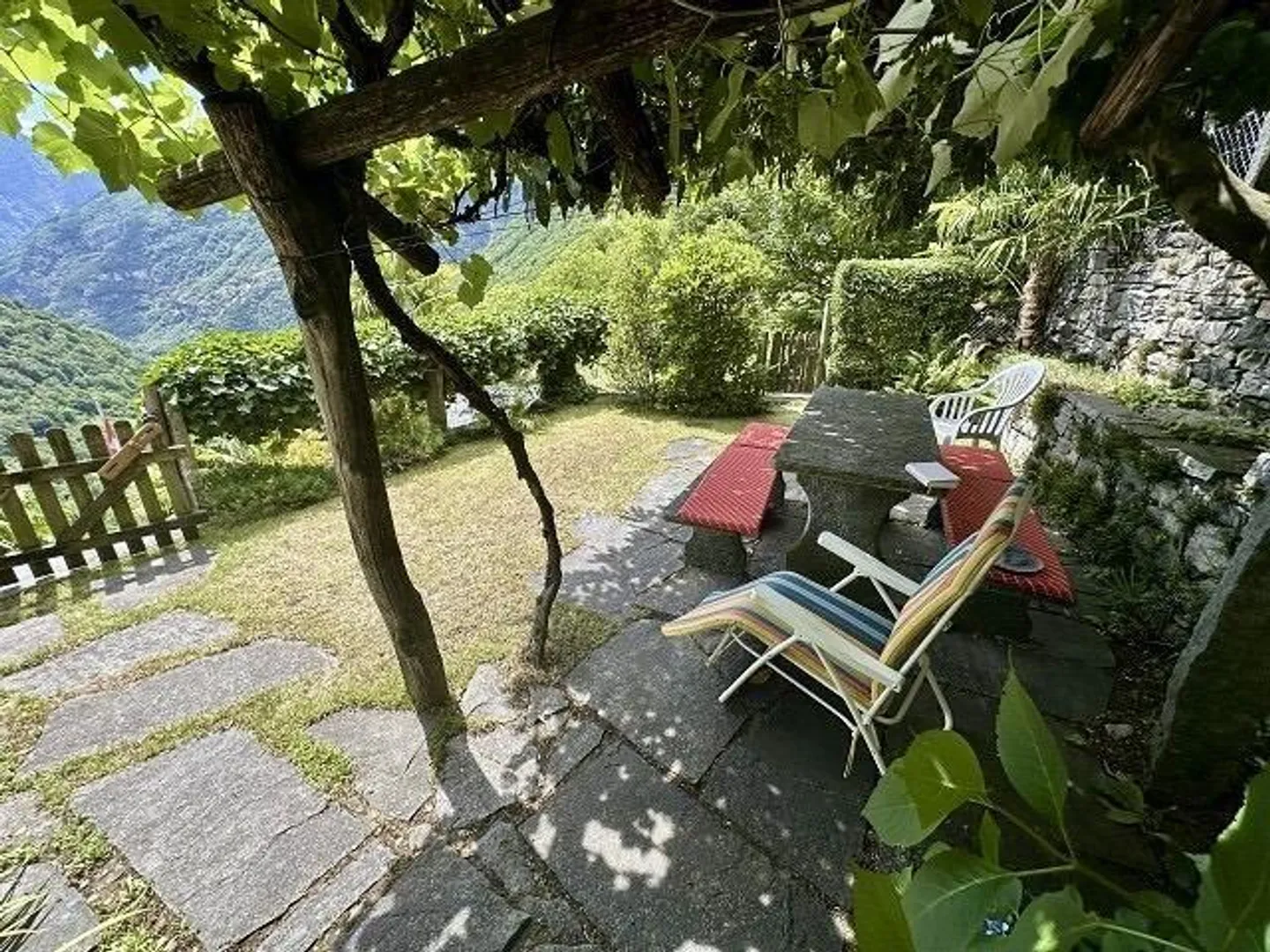 Rustico di 4 stanze con giardino in una posizione molto tranquilla e soleggiata... - Foto 19 di 34