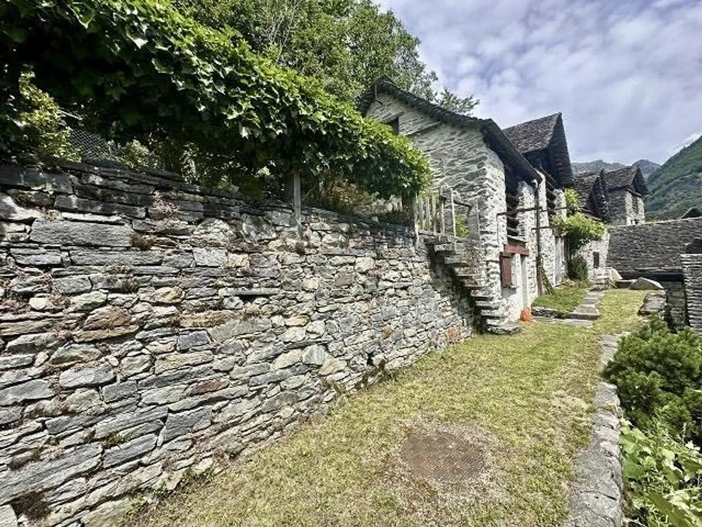 Rustico di 4 stanze con giardino in una posizione molto tranquilla e soleggiata... - Foto 22 di 34