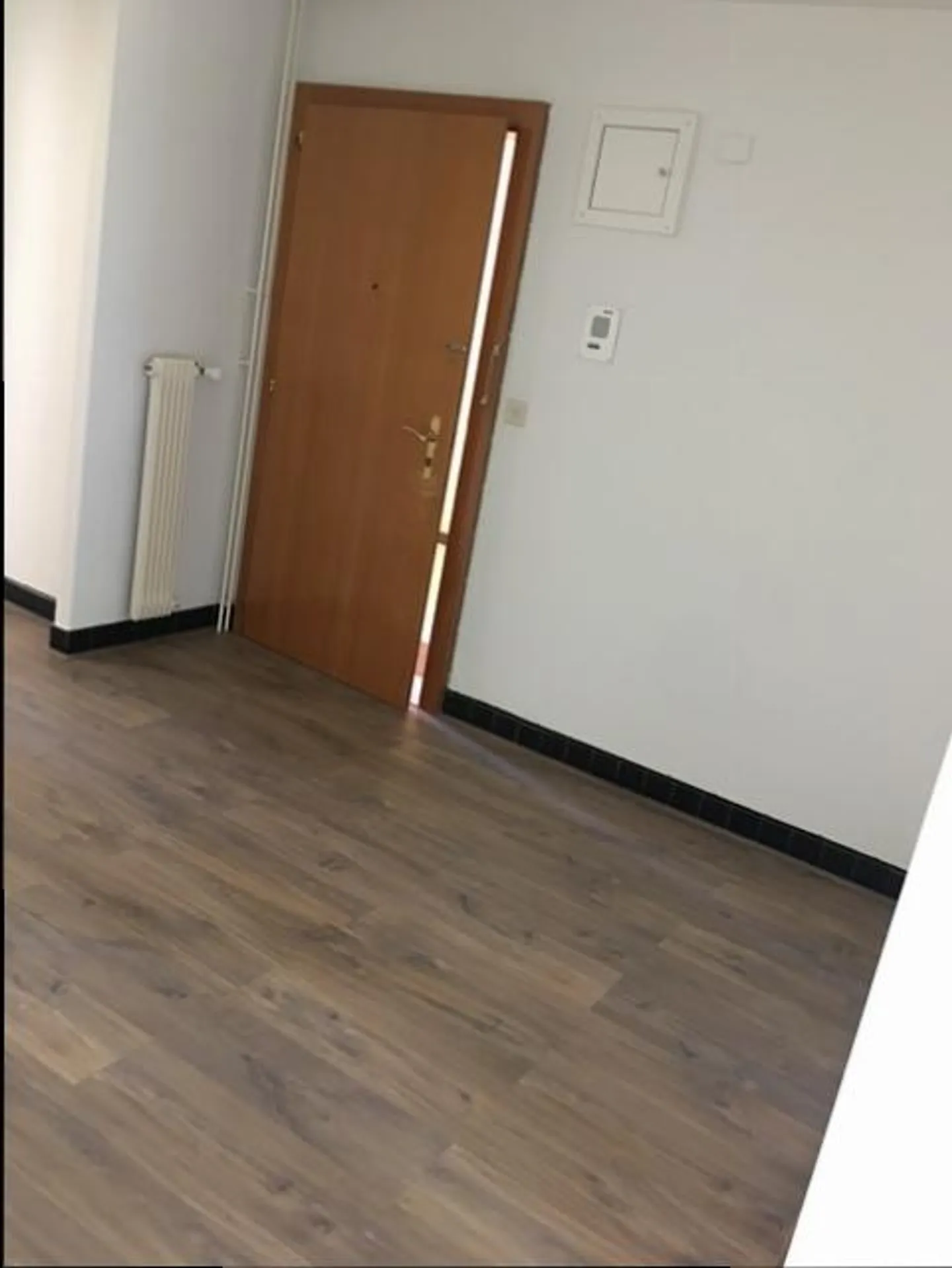 Charming Apartment with Balcony - Photo 7 of 13