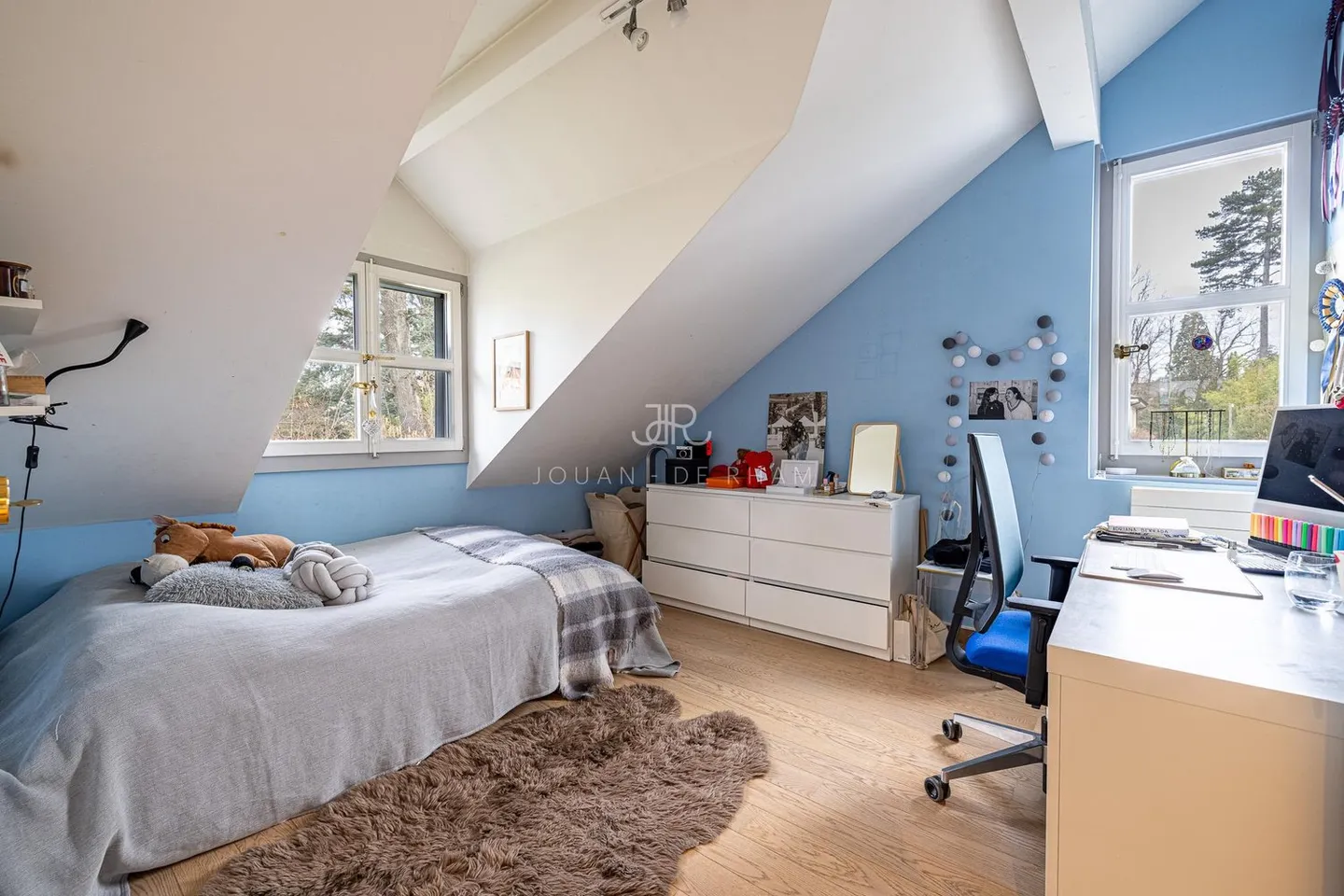 Elegance and Serenity / Renovated Detached Villa with Pool - Photo 9 of 11