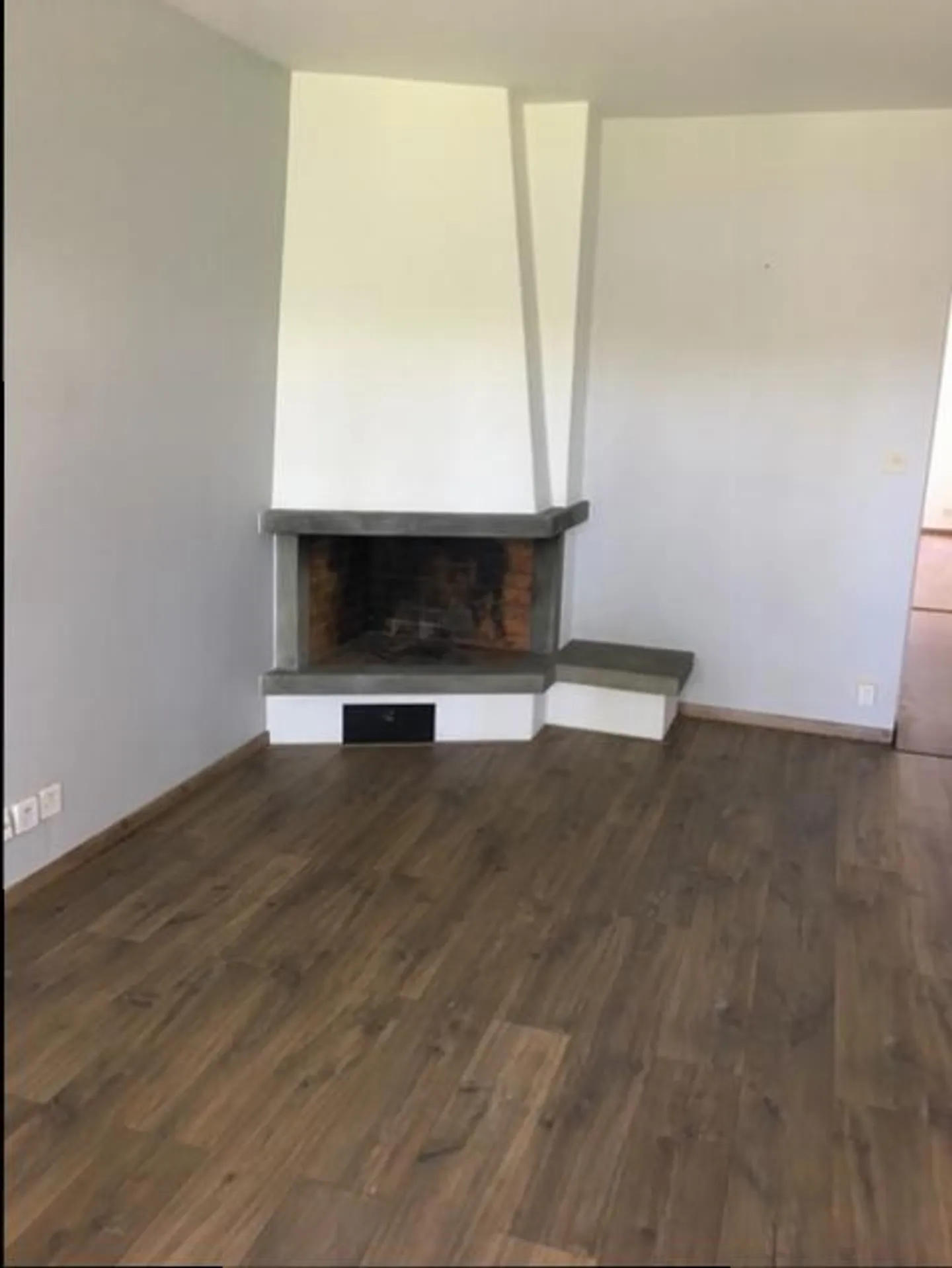 Charming Apartment with Balcony - Photo 8 of 13