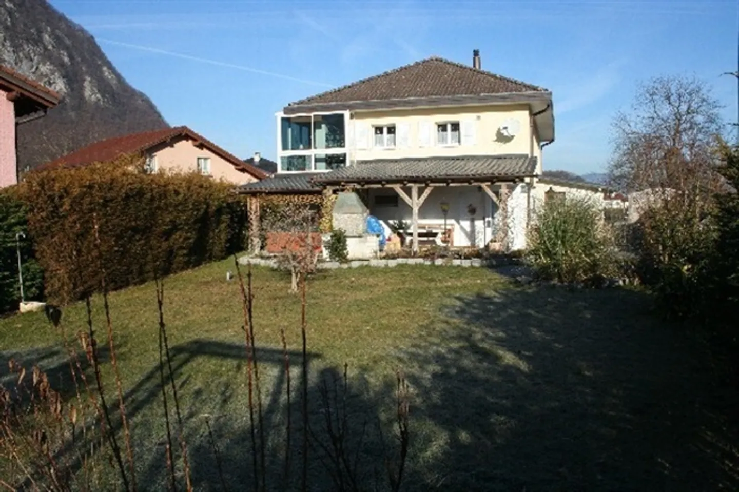 Large house with 2 apartments of 3.5 rooms each on 672 m² - Photo 1 of 20