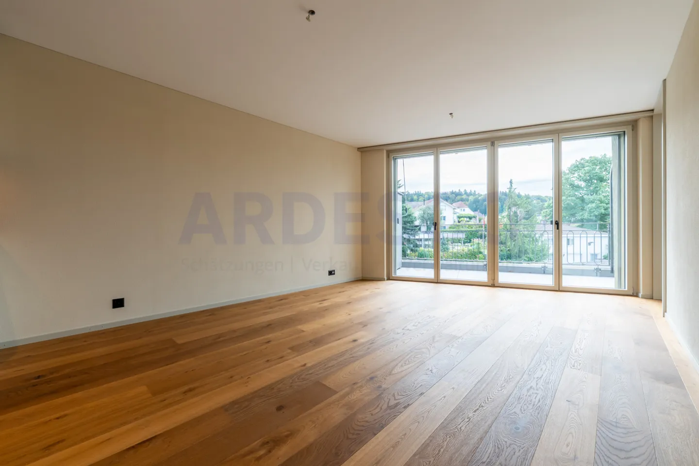 Modernes Apartment in historischer Villa - Foto 2 von 11