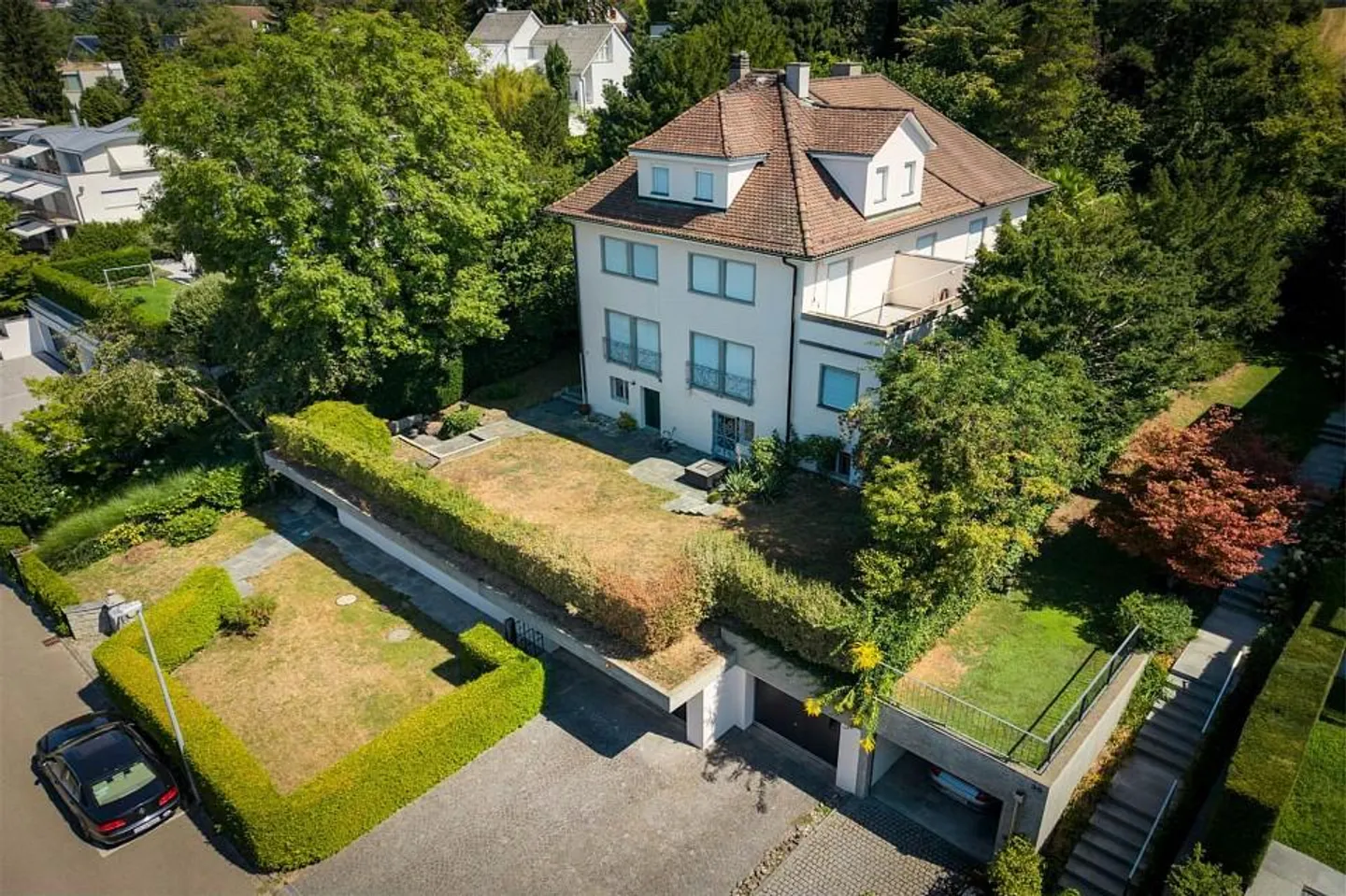 Spacious Detached Family House in Quiet Location of Zollikon - Photo 1 of 13