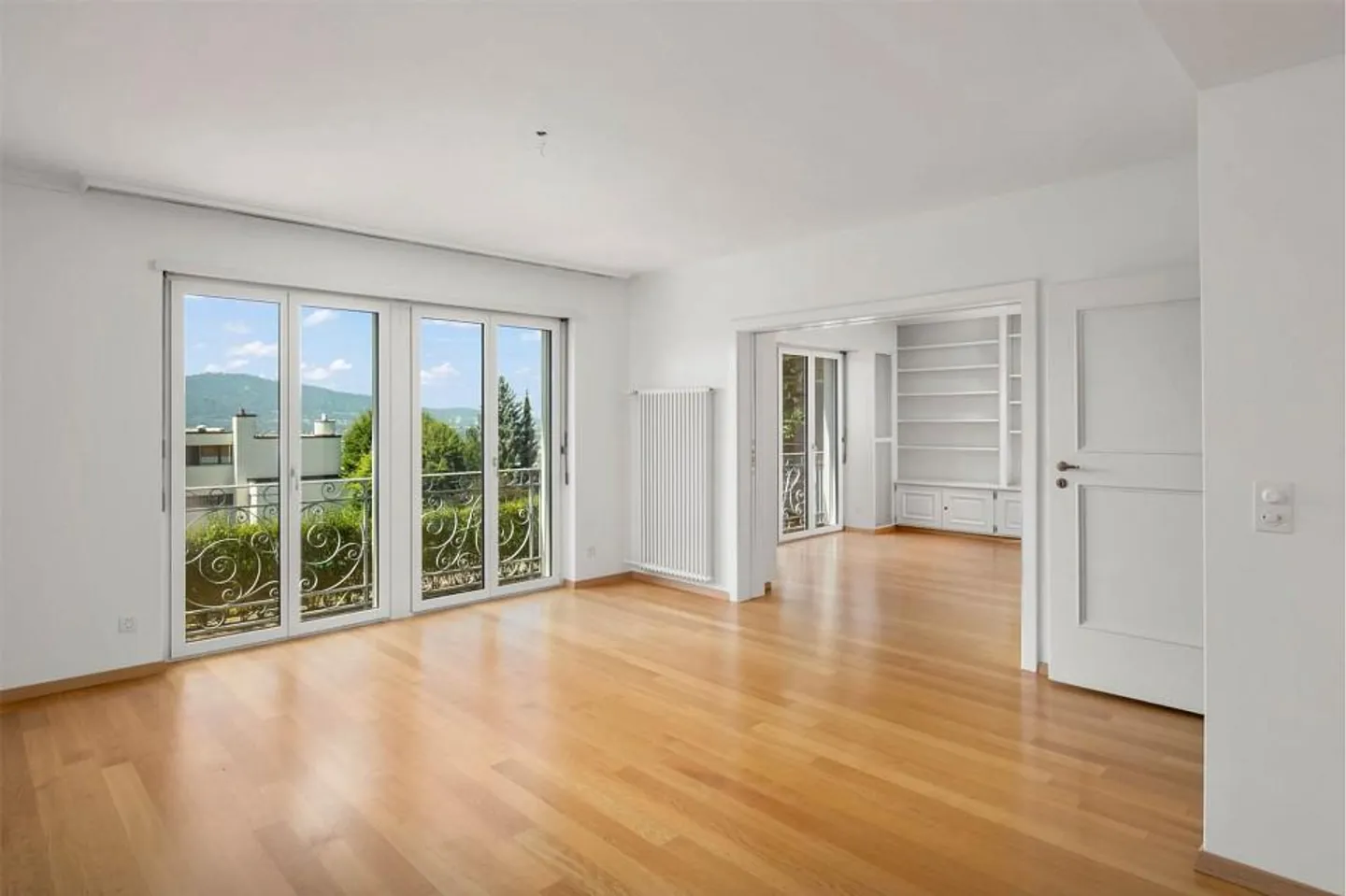 Spacious Detached Family House in Quiet Location of Zollikon - Photo 3 of 13