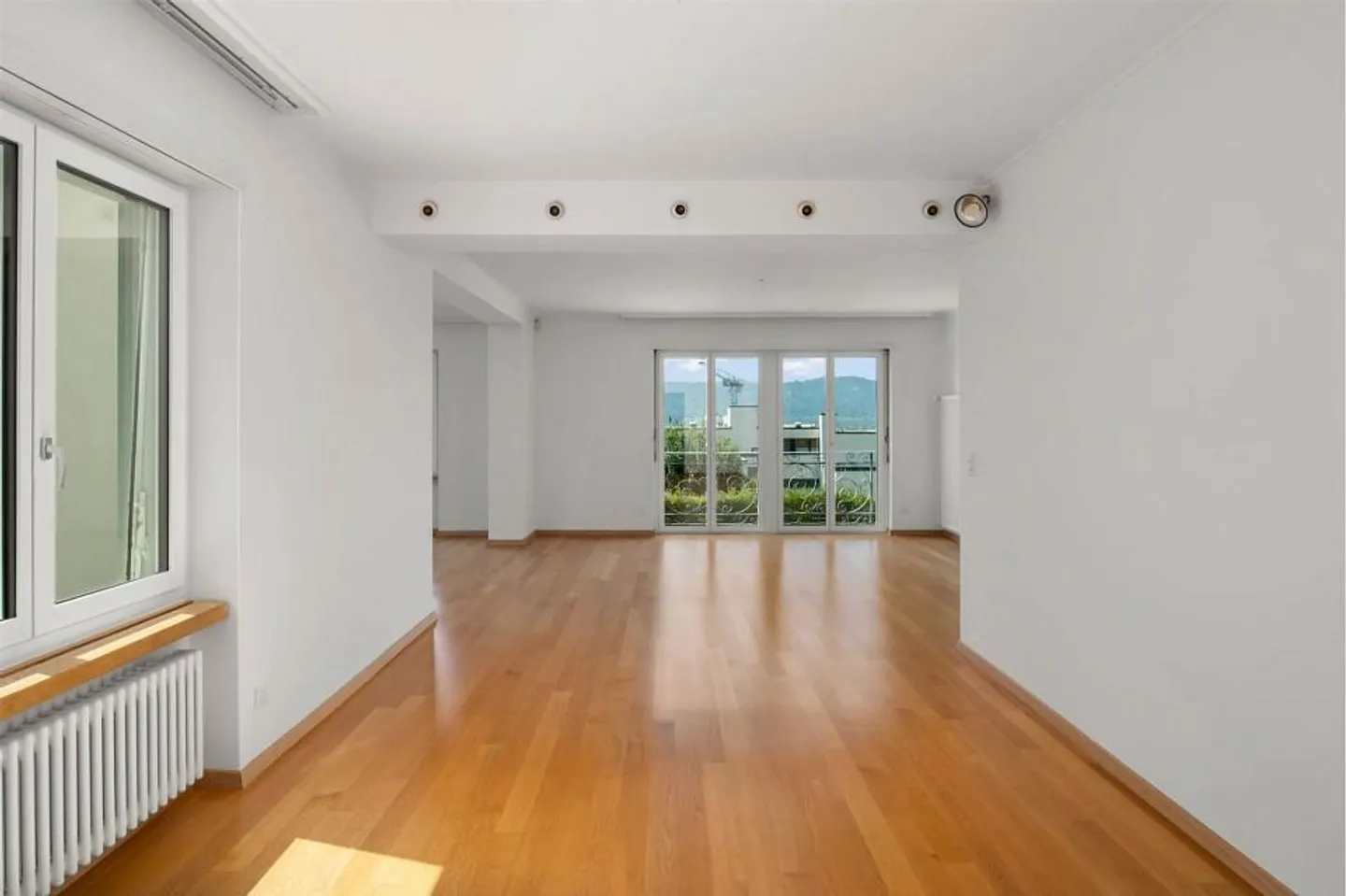 Spacious Detached Family House in Quiet Location of Zollikon - Photo 11 of 13
