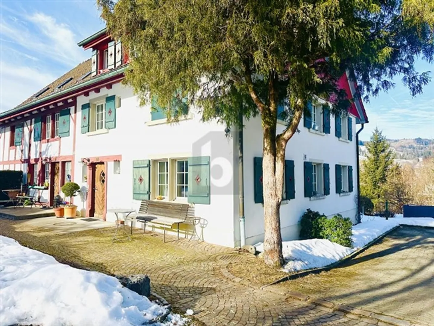 CONVIVIAL, CHARMANT, PROCHE DE LA NATURE - Photo 1 sur 6