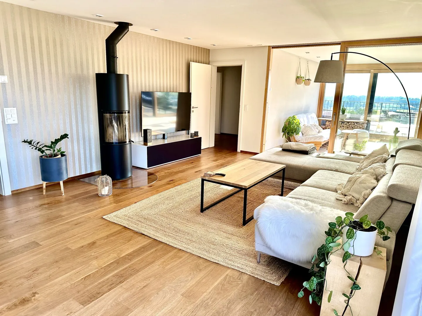 Stilvolle 5.5-Zimmer-Attikawohnung mit Weitsicht in bester Lage in der Steueroase - Foto 6 von 23