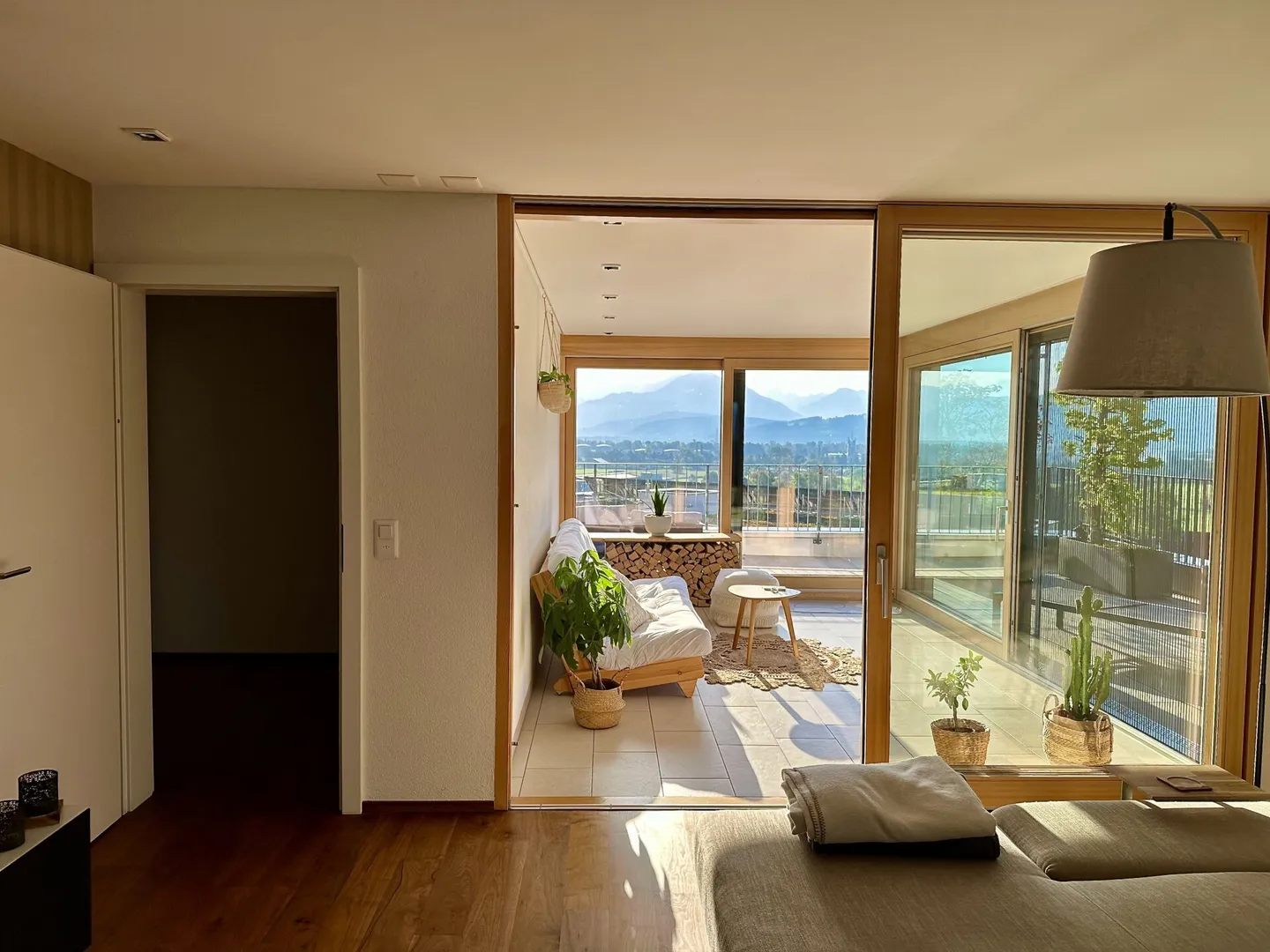 Stilvolle 5.5-Zimmer-Attikawohnung mit Weitsicht in bester Lage in der Steueroase - Foto 8 von 23