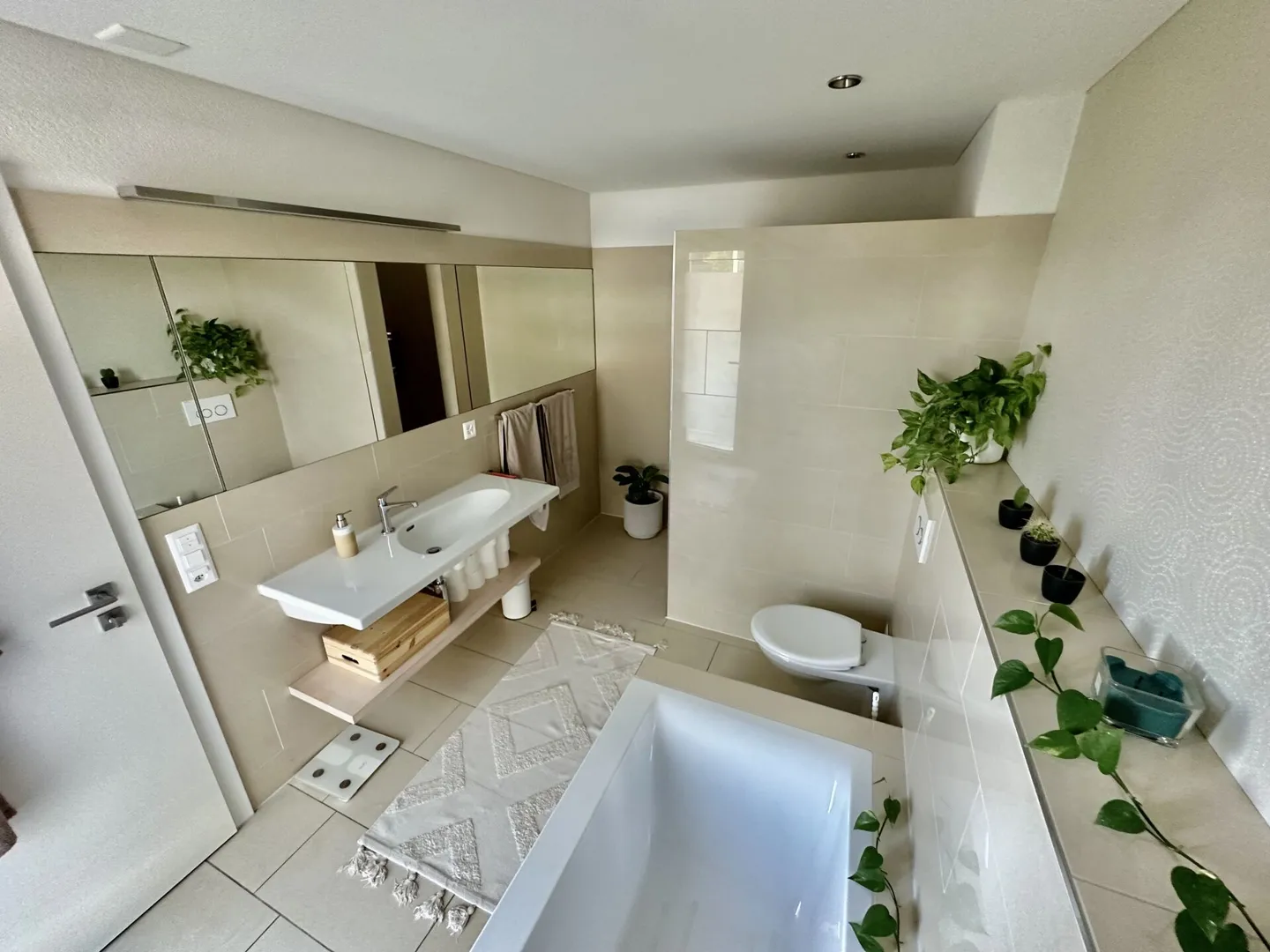 Stilvolle 5.5-Zimmer-Attikawohnung mit Weitsicht in bester Lage in der Steueroase - Foto 10 von 23