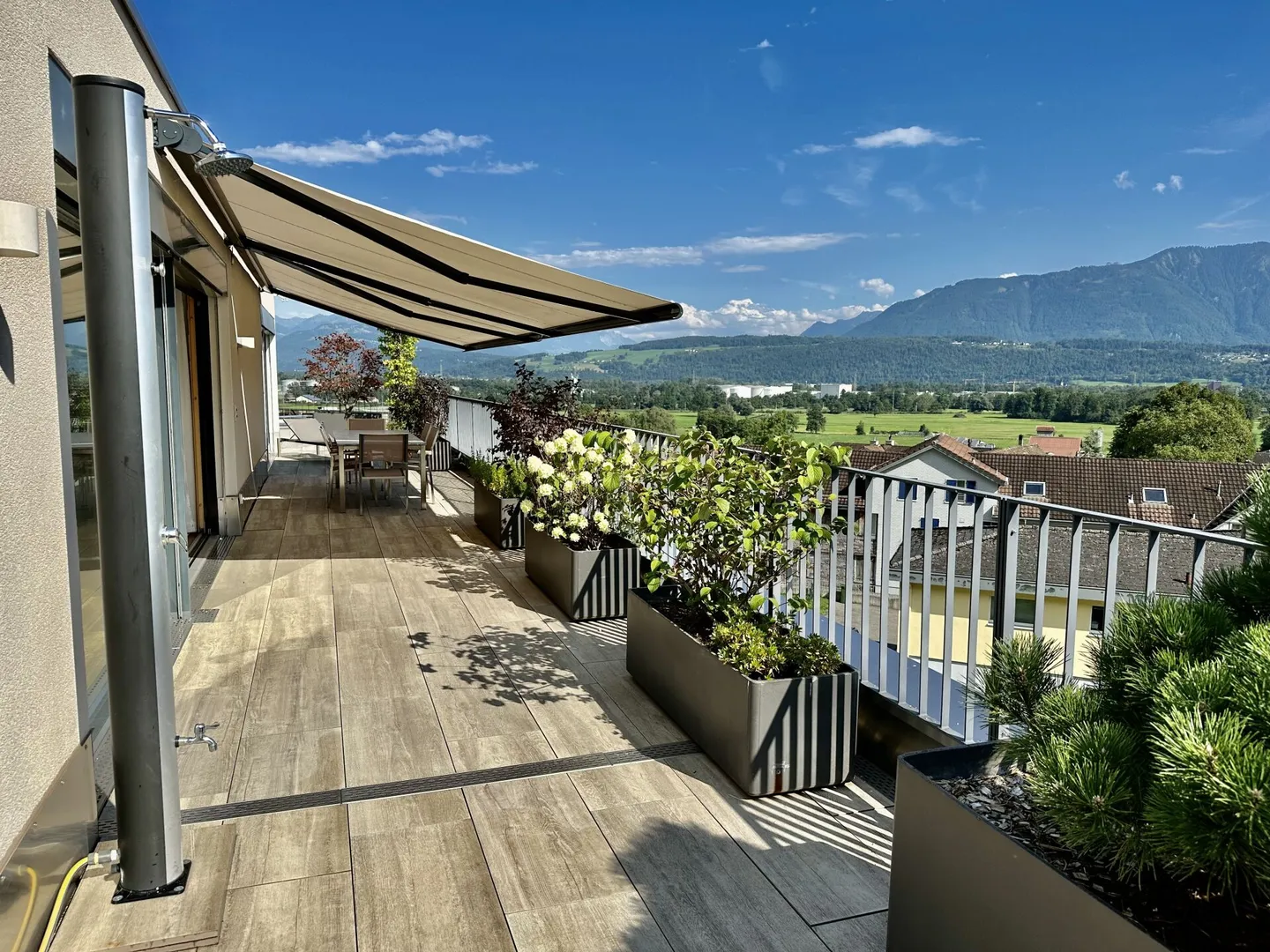 Stilvolle 5.5-Zimmer-Attikawohnung mit Weitsicht in bester Lage in der Steueroase - Foto 13 von 23